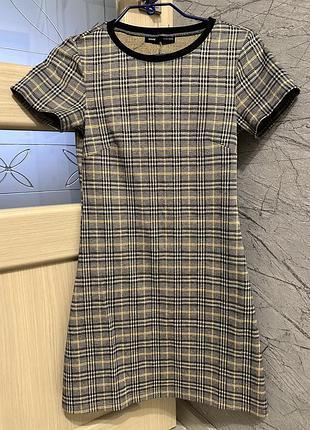 Сукня в клітинку