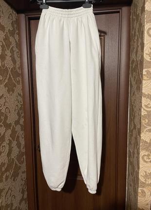 Белые спортивные штаны2 фото