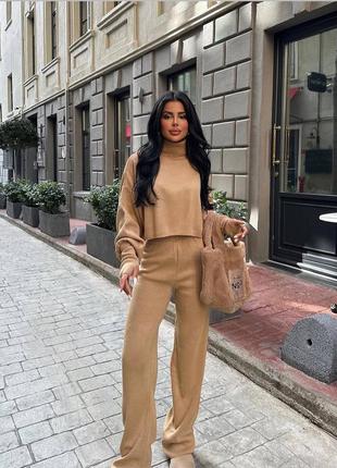 Костюм-двойка : укороченный свитер и клешенные штанишки 🤩🤩