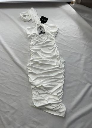 Белое платье по фигуре xs