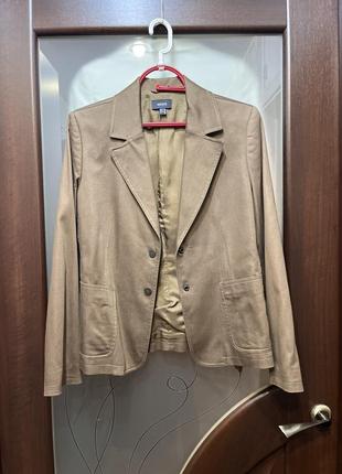 Коричневий піджак жакет
