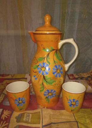 Кувшин с чашками