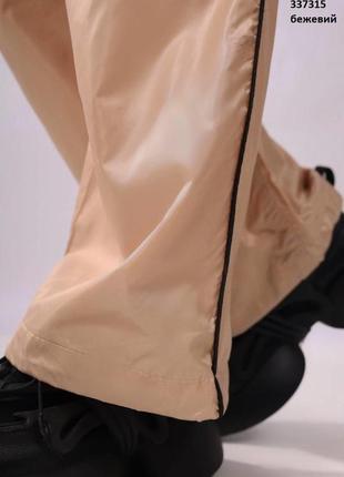 Костюм женский бежевый спортивный размер 48 деми куртка и штаны5 фото