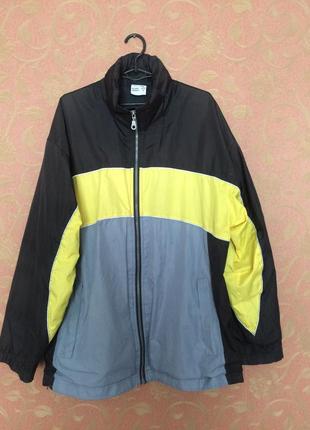 Куртка вітровка