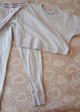 Спортивный костюм