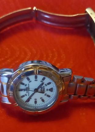 Стильний, брендовий годинник від lorus. японія.