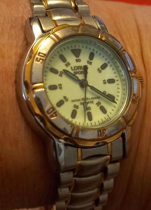 Стильний, брендовий годинник від lorus. японія.