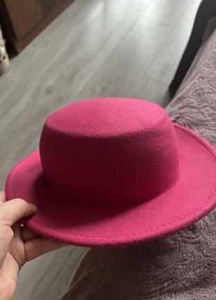 Шляпа из фетра, малиновый цвет