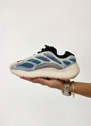 Жіночі кросівки adidas yeezy boost 700 v3 люкс якість
