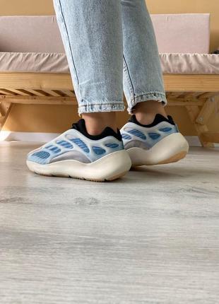 Жіночі кросівки adidas yeezy boost 700 v3 люкс якість9 фото