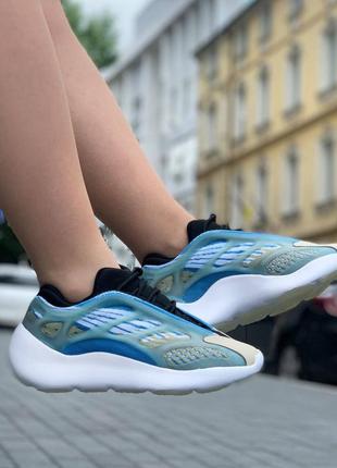 Жіночі кросівки adidas yeezy boost 700 v3 люкс якість