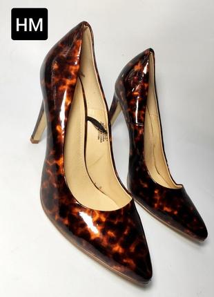 Туфли женские на высоком каблуке в леопардовый животный принт с острым носом от бренда hm 411 фото