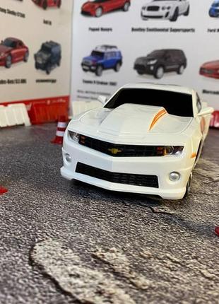 Машинка camaro на радиоуправлении белая. машинка на пульте радиоуправления3 фото