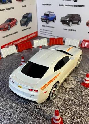 Машинка camaro на радиоуправлении белая. машинка на пульте радиоуправления4 фото