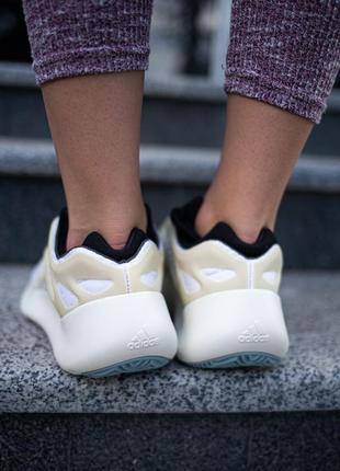 Женские кроссовки adidas yeezy boost 700 v3 люкс качество6 фото