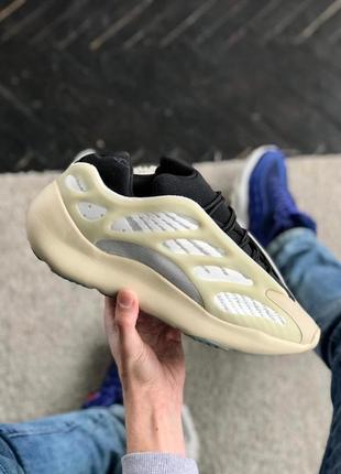 Женские кроссовки adidas yeezy boost 700 v3 люкс качество