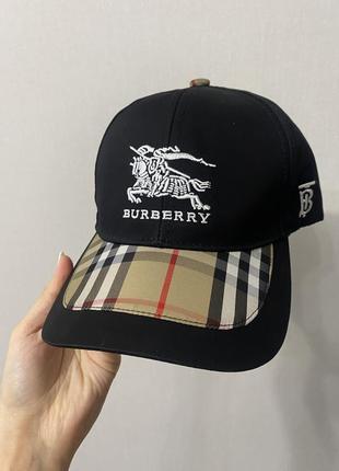 Мужская черная кепка в клетку burberry