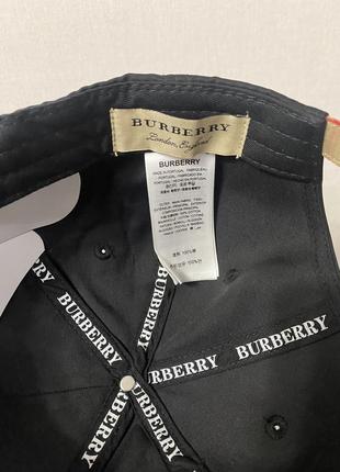 Чоловіча чорна кепка у клітинку burberry3 фото