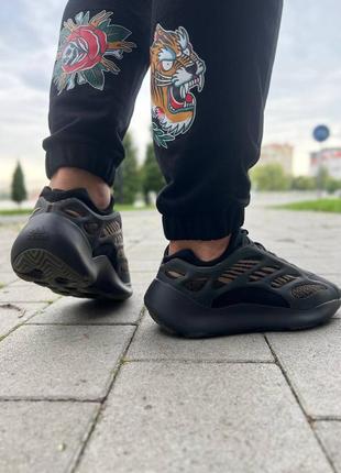 Женские кроссовки adidas yeezy boost 700 v3 люкс качество2 фото