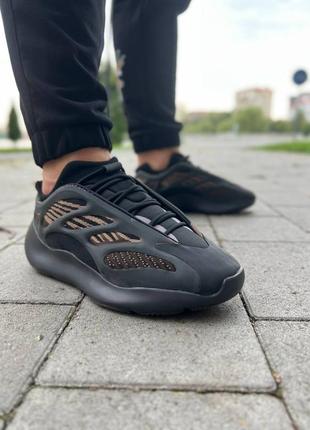 Женские кроссовки adidas yeezy boost 700 v3 люкс качество7 фото