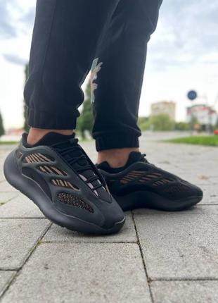 Женские кроссовки adidas yeezy boost 700 v3 люкс качество10 фото