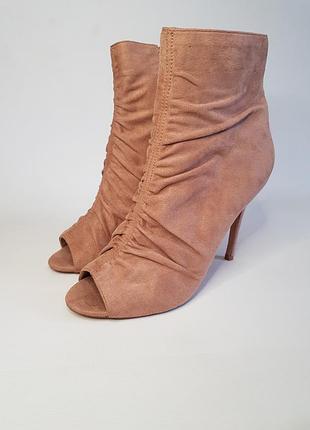 Ботильйони river island