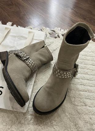 Красивые замшевые ботинки steve madden