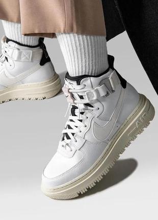 Кросіаки кеди nike w af1 hi ut 2.0

dc3584-100

оригінал