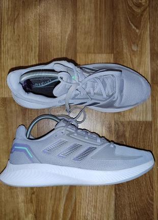 Женские кроссовки adidas р.40