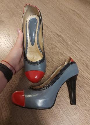 Туфельки на высоком каблуке с красными носиками (37 размер)1 фото