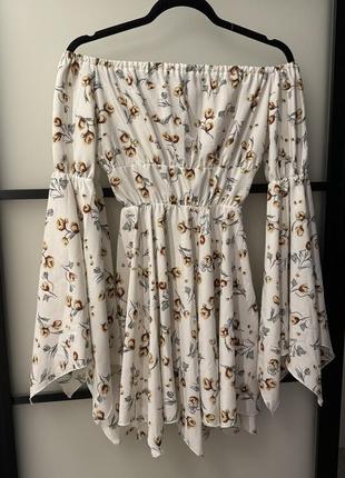 Легкое летнее платье с геометрическими рукавами