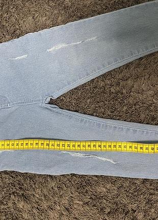 Джинсы потертые светлые модные 4