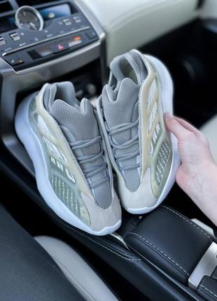 Женские кроссовки adidas yeezy boost 700 v3 люкс качество3 фото