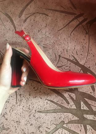 Босоніжки в ідеальному стані