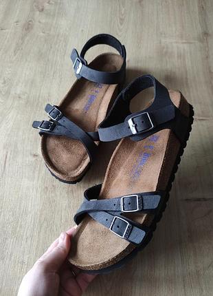 Стильные фирменные женские  кожаные босоножки  birkenstock, р.39.