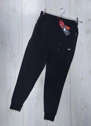 Якісні спортивні штани для хлопця