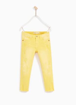 Желтые джинсы zara с принтом брызги размер 9-10, 140 см1 фото