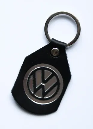 Брелок з логотипом авто "volkswagen" чорний з посрібленням.
