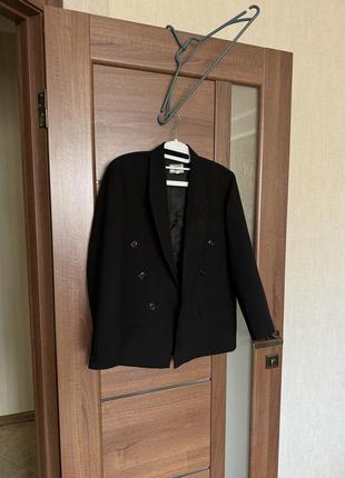 Классический чёрный стильный пиджак  размер xs-s костюмная ткань на подкладке1 фото