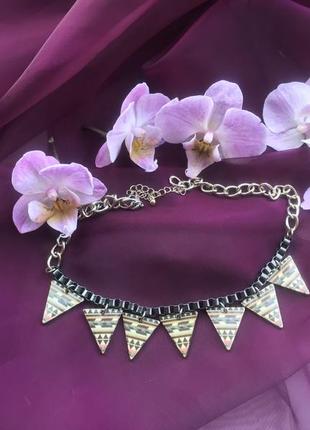 Прикраса на шию з емаллю