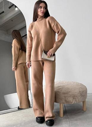 Жіночий теплий костюм