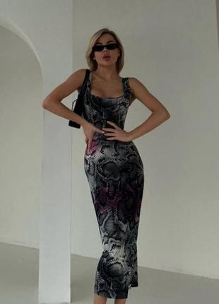 Платье миди с змеиным принтом приталено качественная стильная трендовая