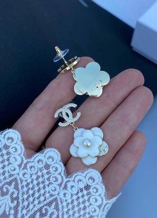 Сережки chanel біла квітка в золоті6 фото