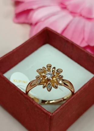 Замечательный кольца волшебный цветок с фианитами.размер 16,5.позолота.4 фото
