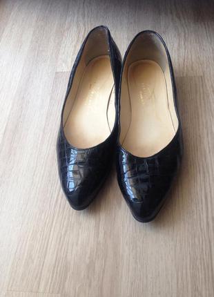 Туфли лодочки натуральный лак pertti palmroth 40 размер