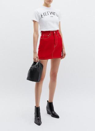 Красная джинсовая мини юбка с белой строчкой, красная котоновая мини юбка2 фото