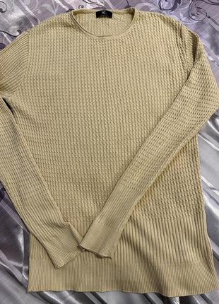 Удлиненный бледно-золотистый свитер7 фото