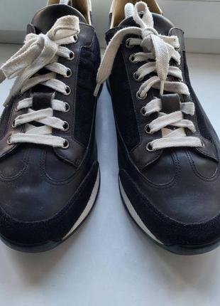 Чоловічі шкіряні оригінальні кросівки від бренду 

hermes2 фото