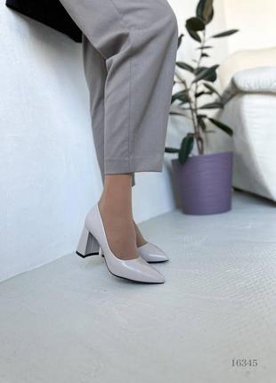 Женские серые туфли на каблуке4 фото