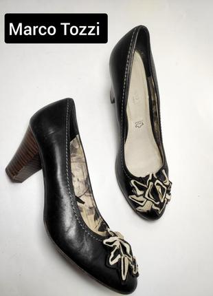 Туфли женские черные на каблуке от бренда marco tozzi 381 фото